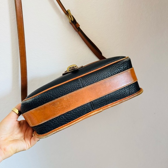 VINTAGE DOONEY BOURKE Black Cognac Brown Leather Gold Metal Crossbody Purse Bag - Picture 4 of 16